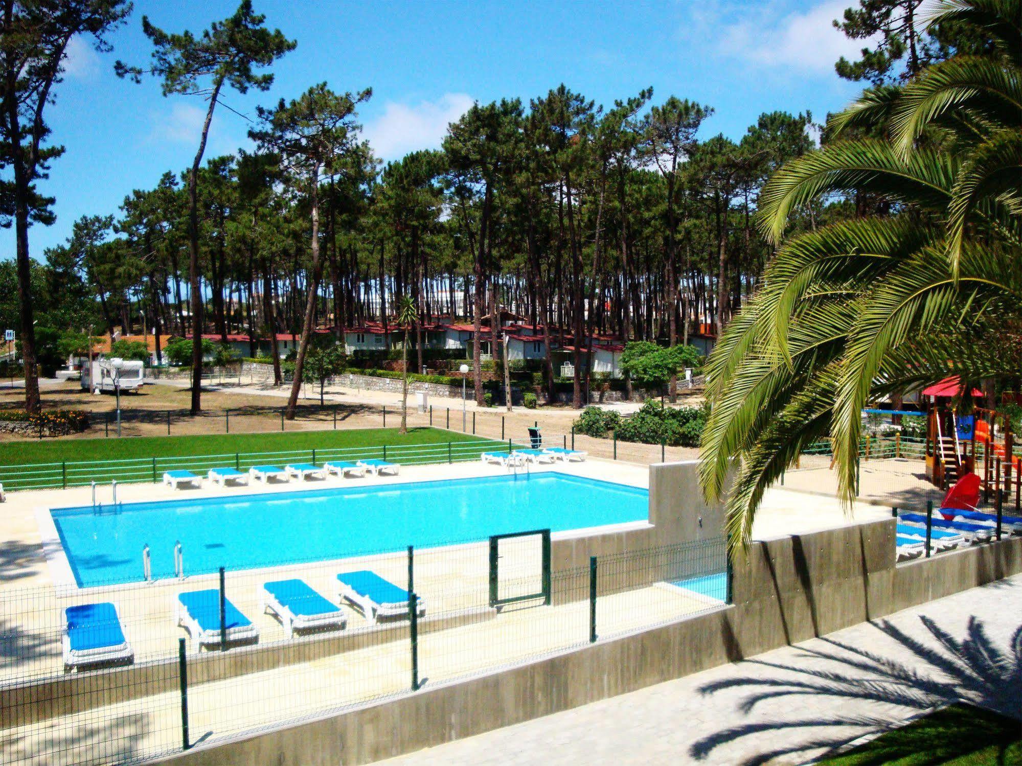 Готель Orbitur Valado Bungalows Caravan Park Назаре Екстер'єр фото